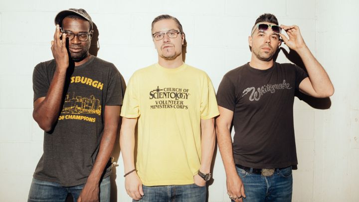 Nevermen: Escucha el experimento de Mike Patton, Tunde de TV on the Radio y Doseone